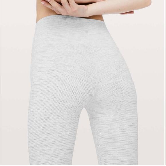 Lululemon Wunder Under Crop (High-Rise) Luxtreme 21"
Grey Size 10 - Picture 3 of 12